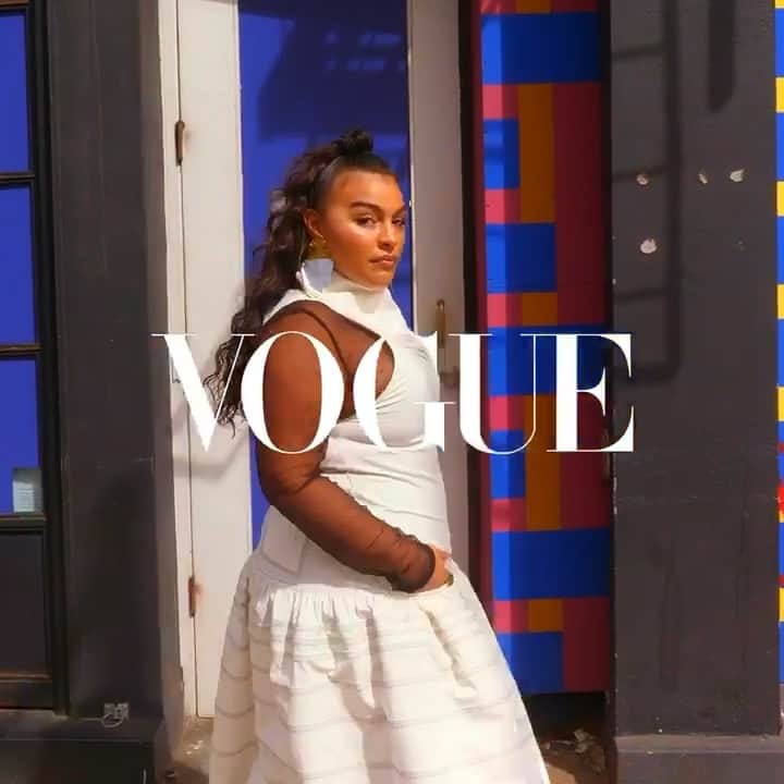Monica Sordoのインスタグラム：「The lovely Paloma Elsesser @palomija shining in our #NSxMS Sharkskin SHAH + Oyster GILOT EarSculptures on @voguemexico 💫✨🌟 A special thank you @erinnstyles @karlamartinezdesalas #Vogue #NausheenShah x #MonicaSordo #EarSculptures Available at @netaporter」