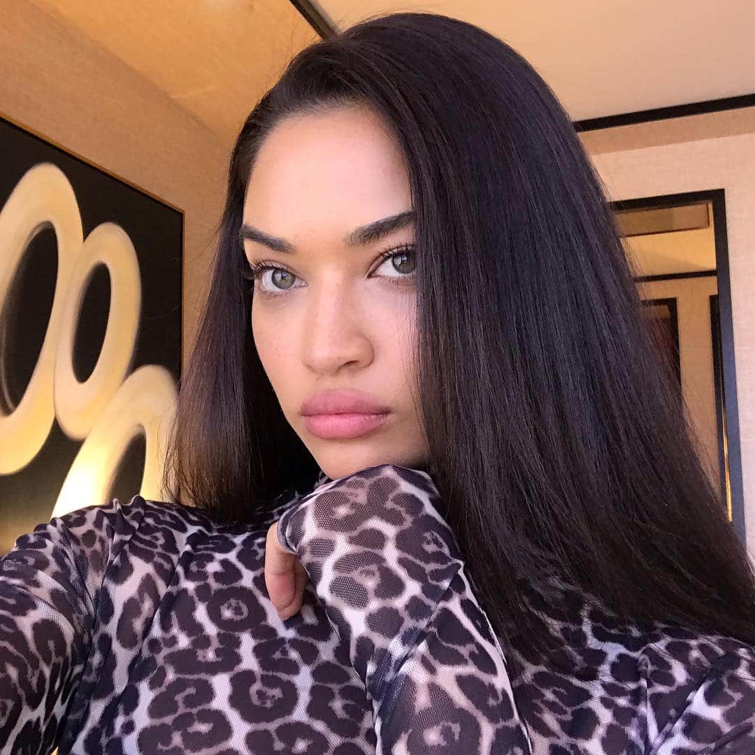 シャニーナ・シャイクのインスタグラム：「Wild thoughts 💋」