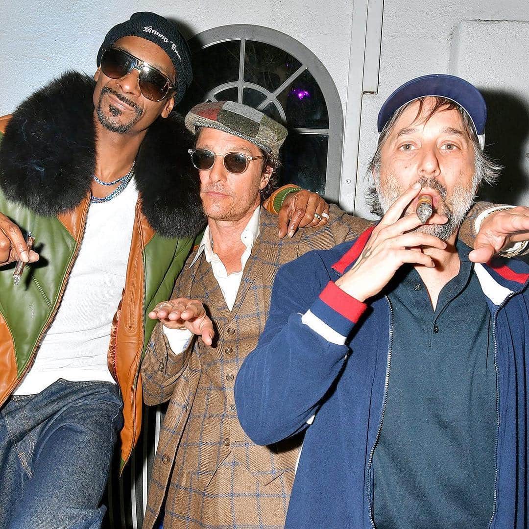 GQさんのインスタグラム写真 - (GQInstagram)「#BigFitoftheDay: ‘The Beach Bum' bros Snoop Dogg, Matthew McConaughey, and Harmony Korine prove that three fits are bigger than one.」3月30日 7時56分 - gq