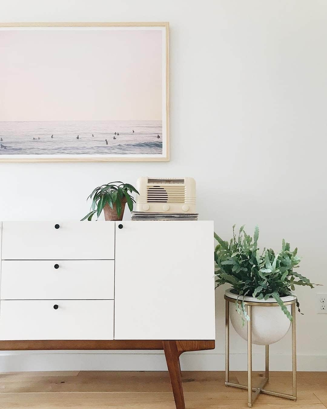 west elmさんのインスタグラム写真 - (west elmInstagram)「Who knew looking good + doing good could be so easy? Shop our @fairtradecertified Modern Buffet for an instant style boost.💥 📸: @themoderneditpdx #fairtrade #fairtradeusa #fairtradefurniture #modernist #minimaliststyle #fairtradefriday」3月30日 7時57分 - westelm