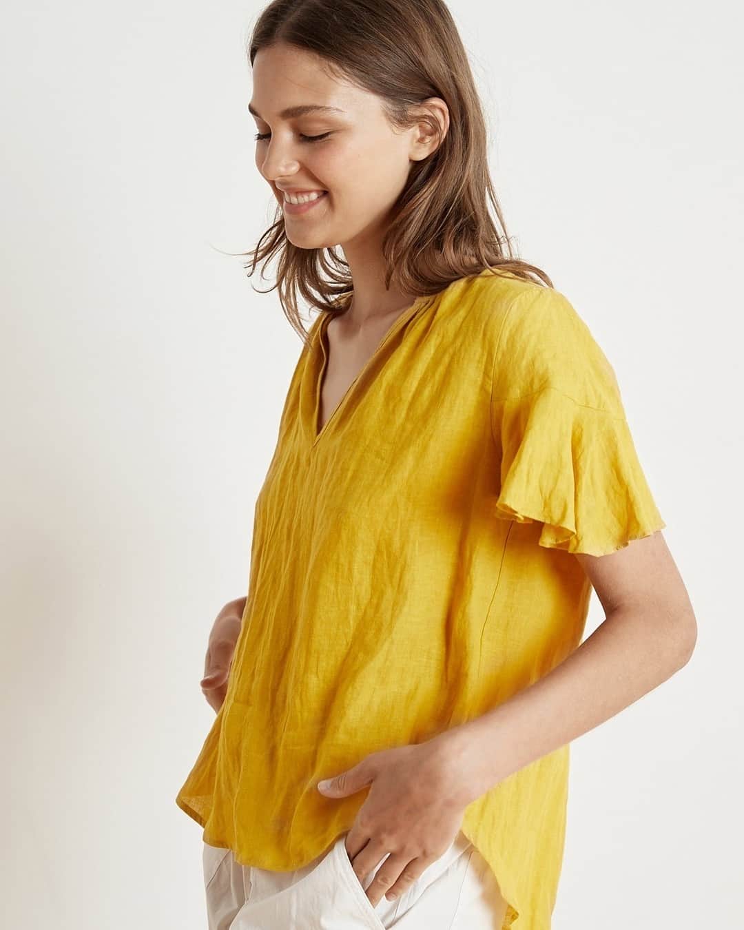 のインスタグラム：「Add a little wearable sunshine to your weekend. ☀️ . . #velvetla #laidbackchic #spring2019 #invelvet #elevatedstaples」
