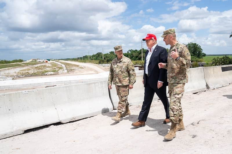 ドナルド・トランプさんのインスタグラム写真 - (ドナルド・トランプInstagram)「Today, President Trump visited the 143-mile Herbert Hoover Dike in Lake Okeechobee, Fla., that surrounds Lake Okeechobee. The dike, which is part of the Kissimmee-Okeechobee Everglades system, reduces impacts of flooding for areas of south Florida.」3月30日 8時01分 - realdonaldtrump