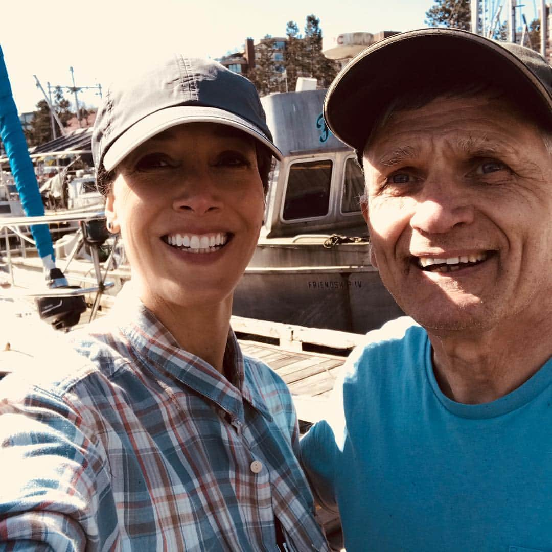 ジェニファー・ビールスさんのインスタグラム写真 - (ジェニファー・ビールスInstagram)「Was so happy I got to spend part of a beautiful morning with my friend #JohnMatsen cleaning algae and hatched herring eggs off the nets in #FalseCreek to benefit the herring population. John has been the co chair and Herring Recovery Coordinator of the #SquamishStreamkeepers since 2006. He and his team have helped grow the once diminishing herring population by providing them with safe spawning spaces. Unsurprisingly the creosote covered pylons in the wharf are toxic to the eggs. To help facilitate spawning John and his team have placed over 150 nets in the wharf giving the herring a non toxic place to lay their eggs. Where there are herring the #salmon, #seals and #orcas are not far behind. John and his team are heroes. #ILoveTheOcean #ocean」3月30日 8時25分 - thejenniferbeals