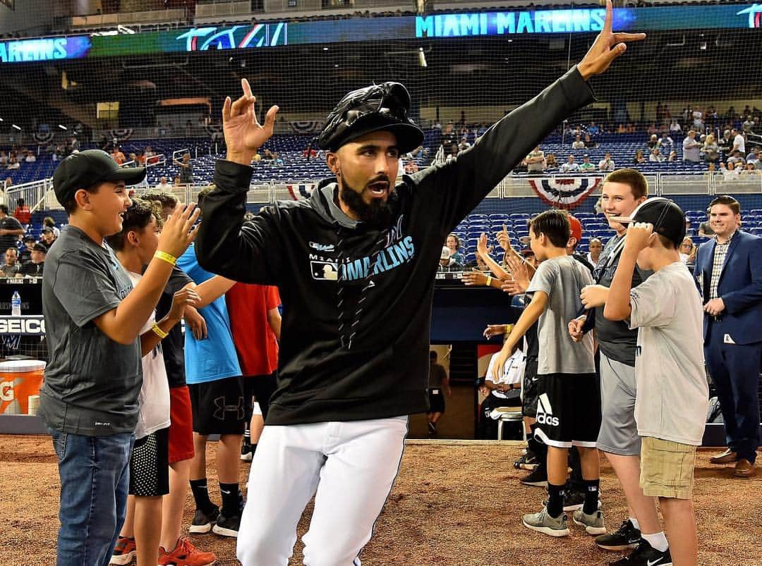 マイアミ・マーリンズさんのインスタグラム写真 - (マイアミ・マーリンズInstagram)「Just makin’ friends. #JuntosMiami」3月30日 8時24分 - marlins