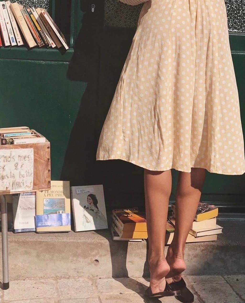 Anthropologieさんのインスタグラム写真 - (AnthropologieInstagram)「Spotted: good reads & great skirts ✨ Photo via @faithfullthebrand (link in profile to shop)」3月30日 8時35分 - anthropologie