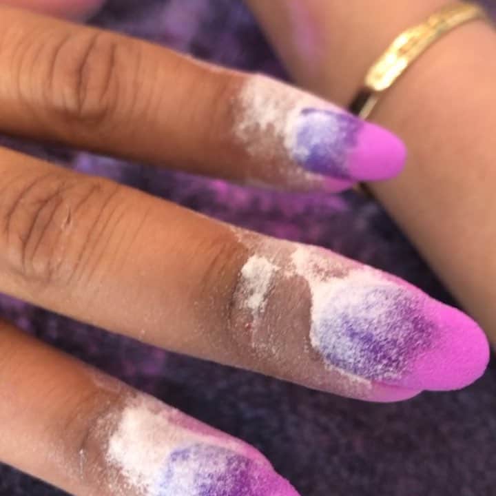 ケリスのインスタグラム：「IT'S FRIIIIDDDDDAAAAYYYYYYY」