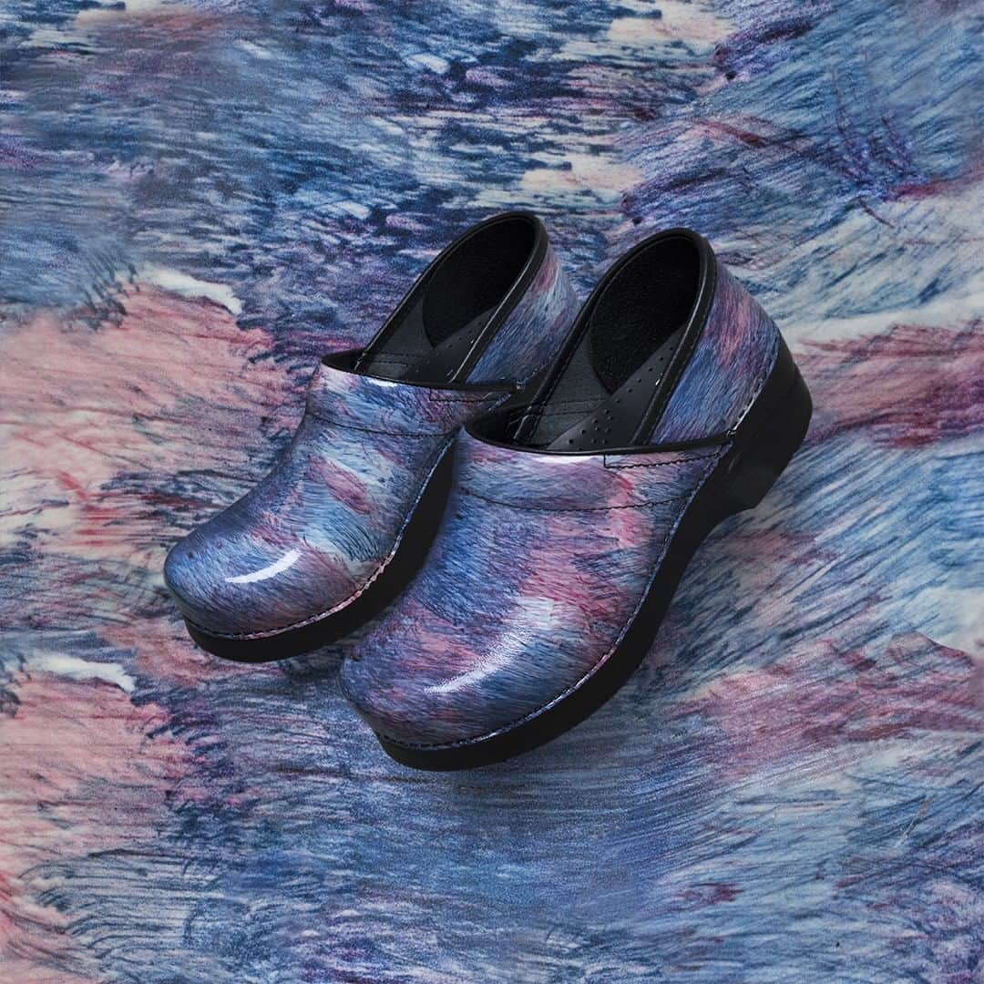 ダンスコのインスタグラム：「Crushing on clogs. Shop the Professional in cotton candy at the link in the bio.」