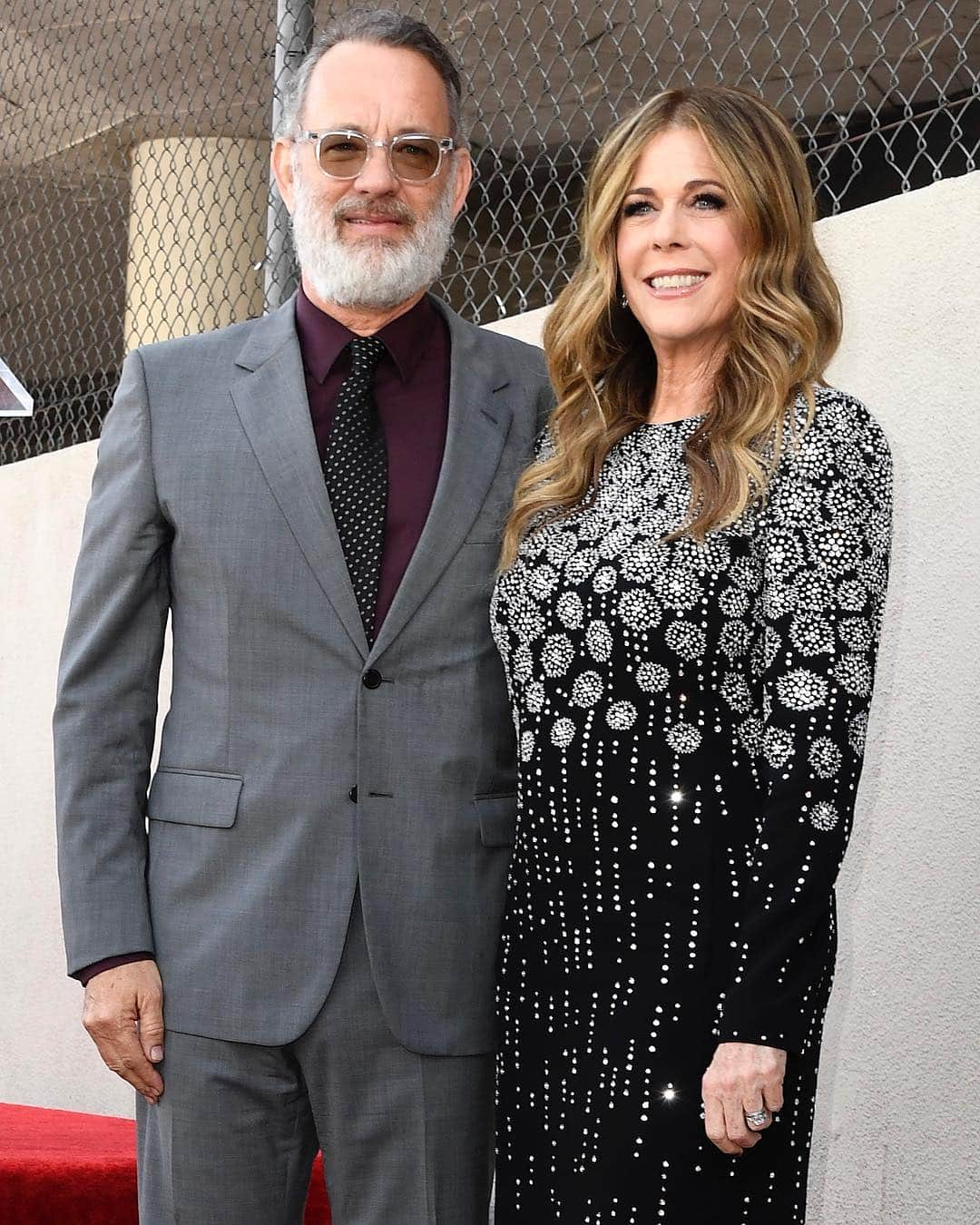 Just Jaredさんのインスタグラム写真 - (Just JaredInstagram)「@ritawilson gets support from @juliaroberts and @tomhanks at her Hollywood Walk of Fame ceremony! #RitaWilson #JuliaRoberts #TomHanks Photos: Getty」3月30日 8時43分 - justjared