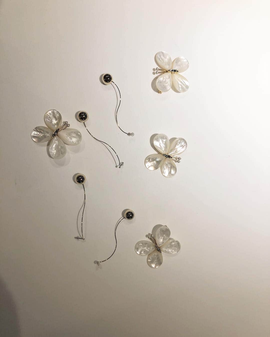 のインスタグラム：「おはようございます🌞  本日12時から営業しております♡ 🐚蝶々再販いたします😌😌😌 #rippmonster」