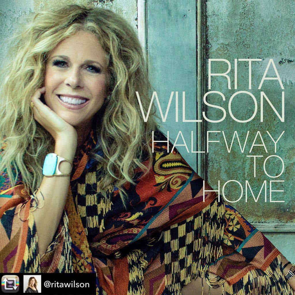 ニア・ヴァルダロスさんのインスタグラム写真 - (ニア・ヴァルダロスInstagram)「My fairy godsister @ritawilson got her star on the Walk of Fame today AND released her fourth album. She deserves all the good things in life!! 💥 💥💥💥」3月30日 8時52分 - niavardalos