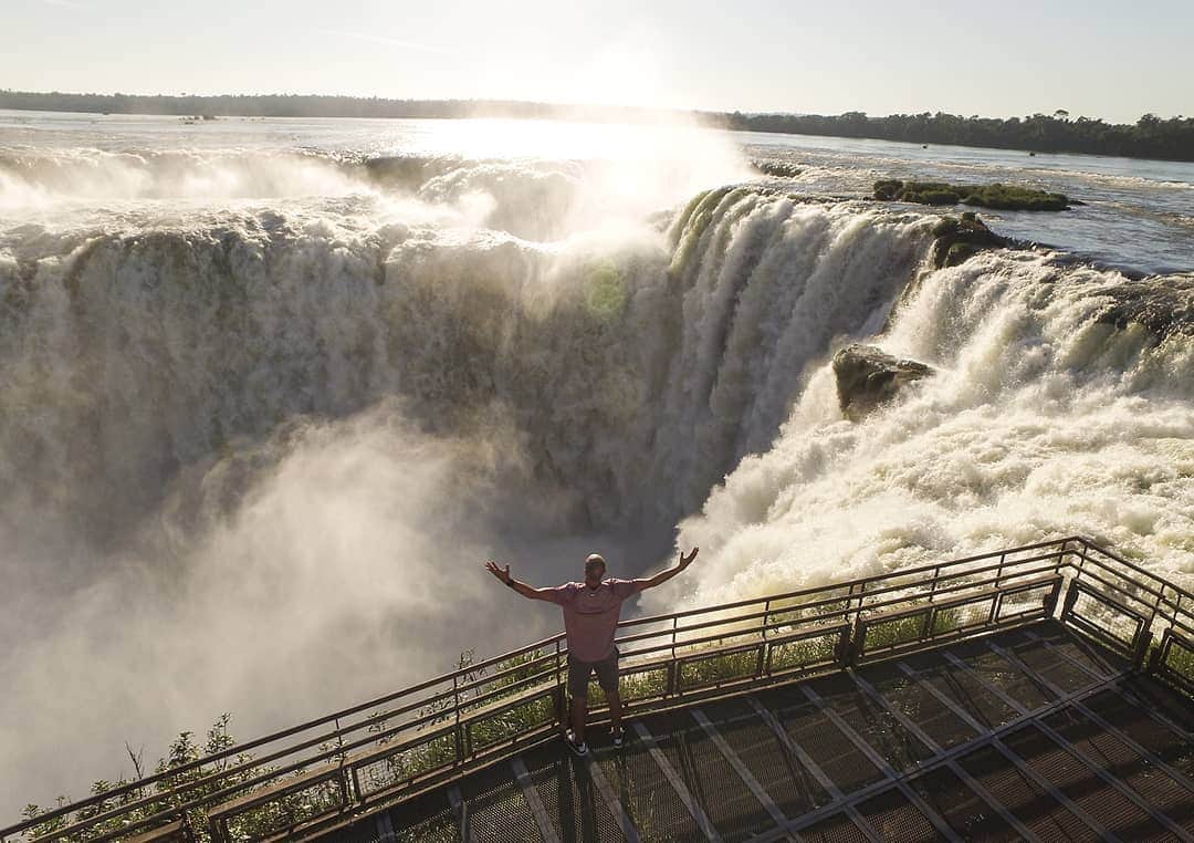 マヌ・ジノビリのインスタグラム：「Now I have officially more time to travel. Which should be my next destination in 🇦🇷? The Wine Route, Glaciers or the End of the World?‬ #IguazuFalls」