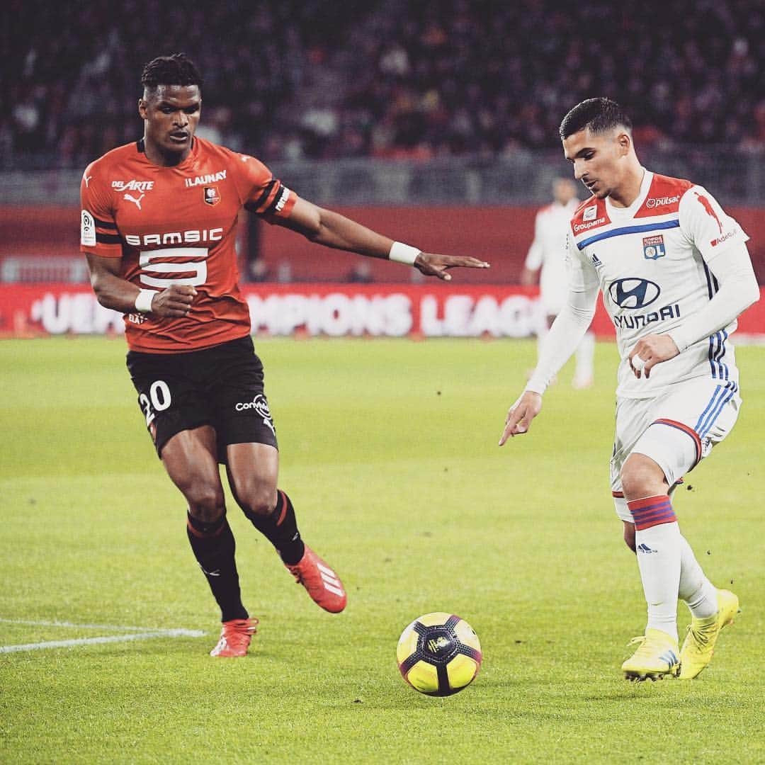 リーグ・アンさんのインスタグラム写真 - (リーグ・アンInstagram)「Entré en cours de jeu, Martin #Terrier offre un succès précieux à l'#OL en marquant en fin de match 👊 ! #SRFCOL (0-1) 🦁 Les Gones reviennent à un point du #LOSC et restent bien placés dans la course pour la #ChampionsLeague 🇪🇺 • • #Ligue1Conforama #MartinTerrier #OlympiqueLyonnais #SRFC #StadeRennaisFC #RoazhonPark」3月30日 8時52分 - ligue1ubereats