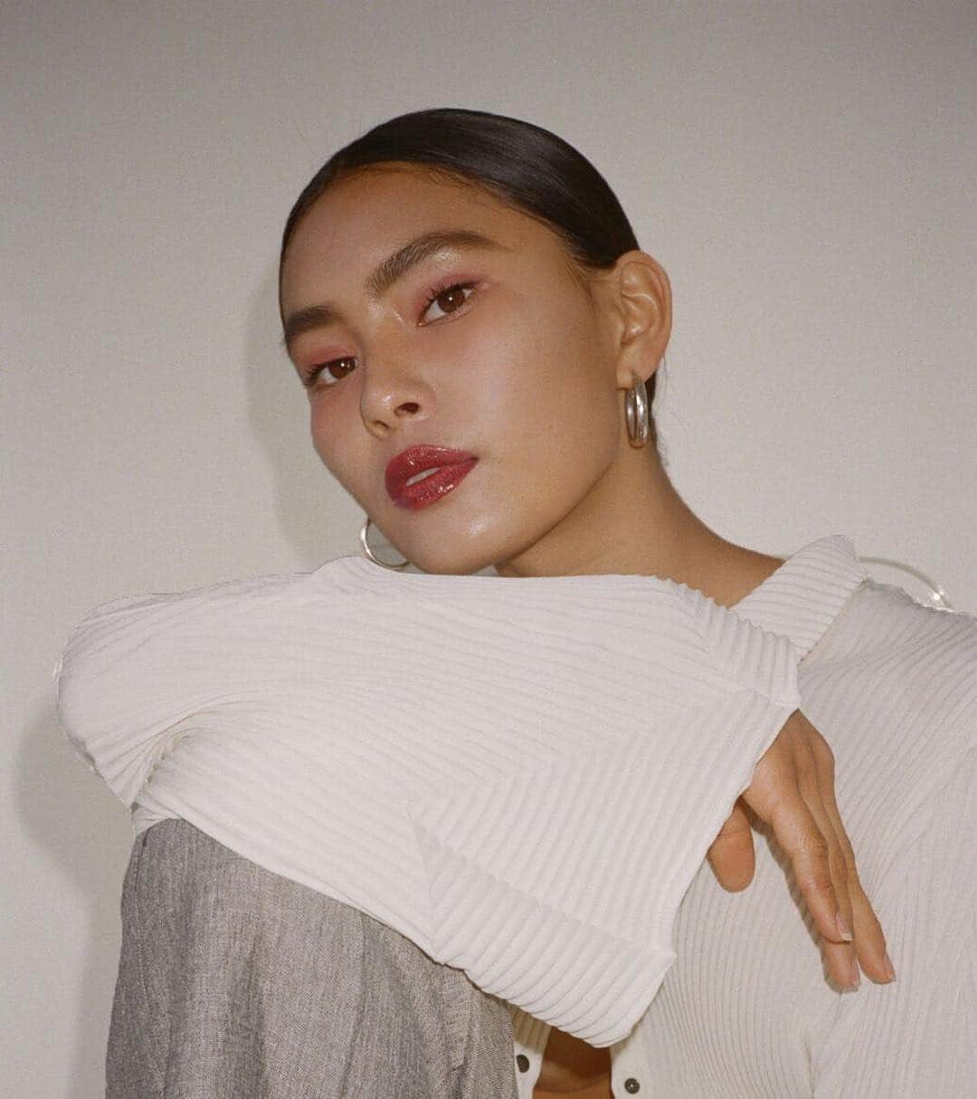 のインスタグラム：「Hair and makeup for the beautiful @lily.yeung 🥚」