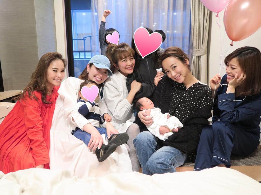 Risako Yamamotoさんのインスタグラム写真 - (Risako YamamotoInstagram)「みんなであゆちゃんのbabyに会いに🎈👶🏻💗 生まれたての赤ちゃん、小さくて小さくてめっちゃ可愛い💗💗💗💗💗 ・ みんなで終始可愛い♡♡♡と言い続けて癒されました☺︎💕 あゆちゃんおめでとう💗💗💗💗💗💗💗 ・ ・ #happy #love #baby #newborn」3月30日 9時23分 - risako_yamamoto