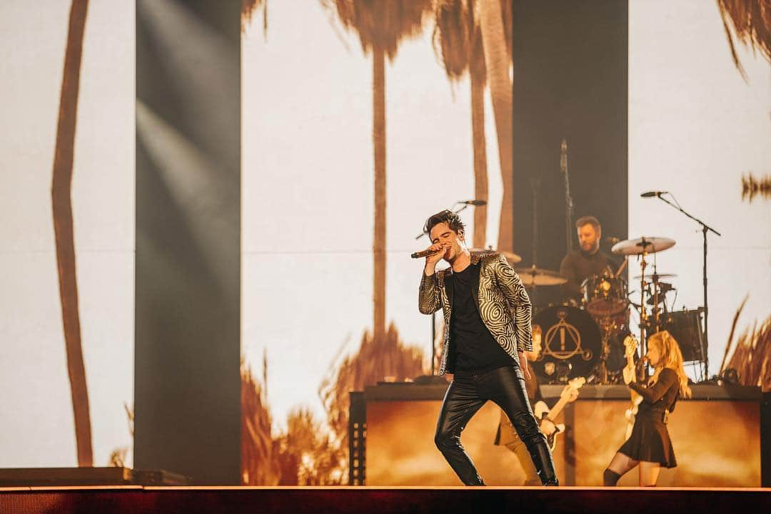 Panic! At The Discoさんのインスタグラム写真 - (Panic! At The DiscoInstagram)「Thank you London II #prayforthewickedtour 📸- @jakechams」3月30日 9時29分 - panicatthedisco