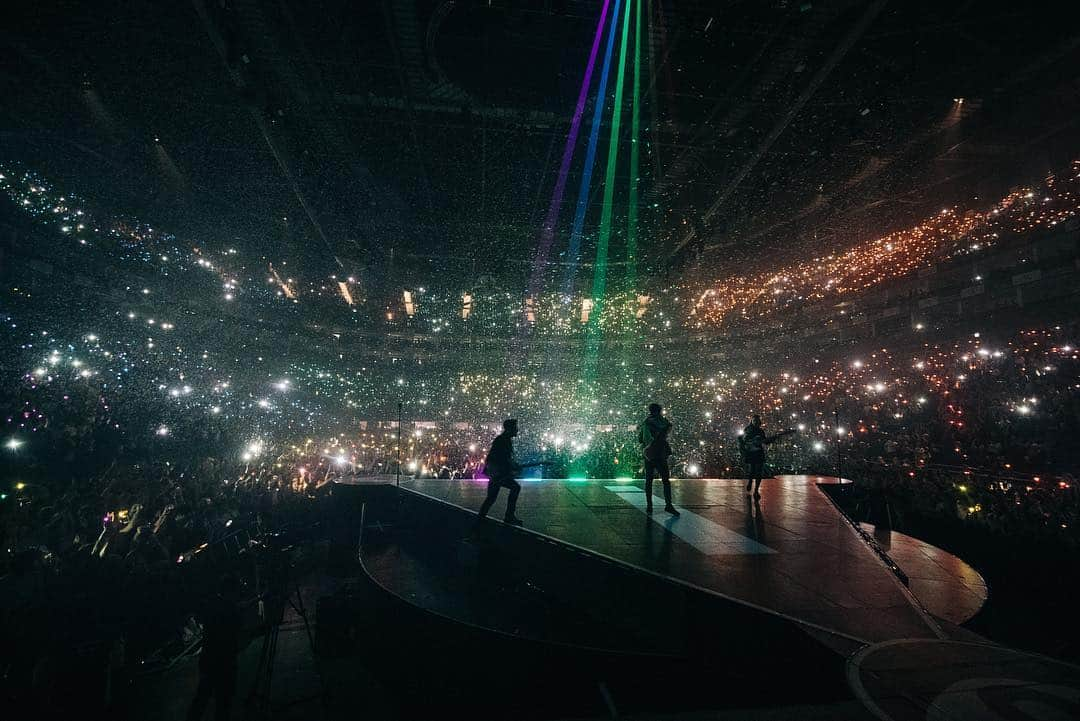 Panic! At The Discoさんのインスタグラム写真 - (Panic! At The DiscoInstagram)「Thank you London II #prayforthewickedtour 📸- @jakechams」3月30日 9時29分 - panicatthedisco