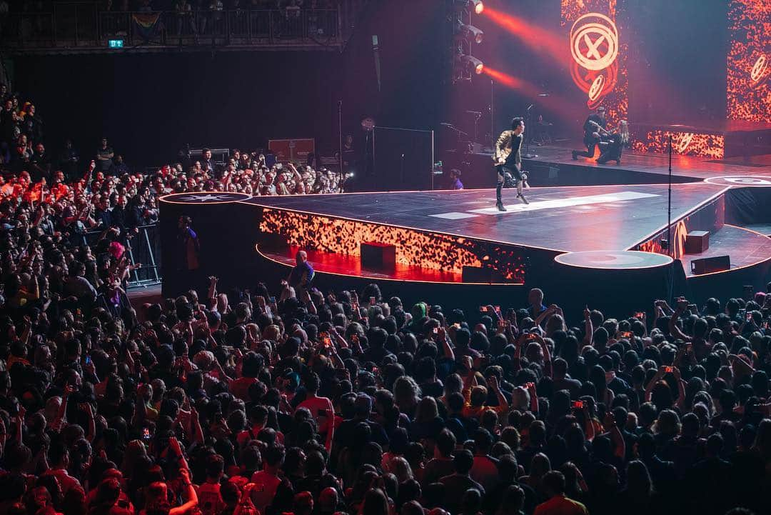 Panic! At The Discoさんのインスタグラム写真 - (Panic! At The DiscoInstagram)「Thank you London II #prayforthewickedtour 📸- @jakechams」3月30日 9時29分 - panicatthedisco