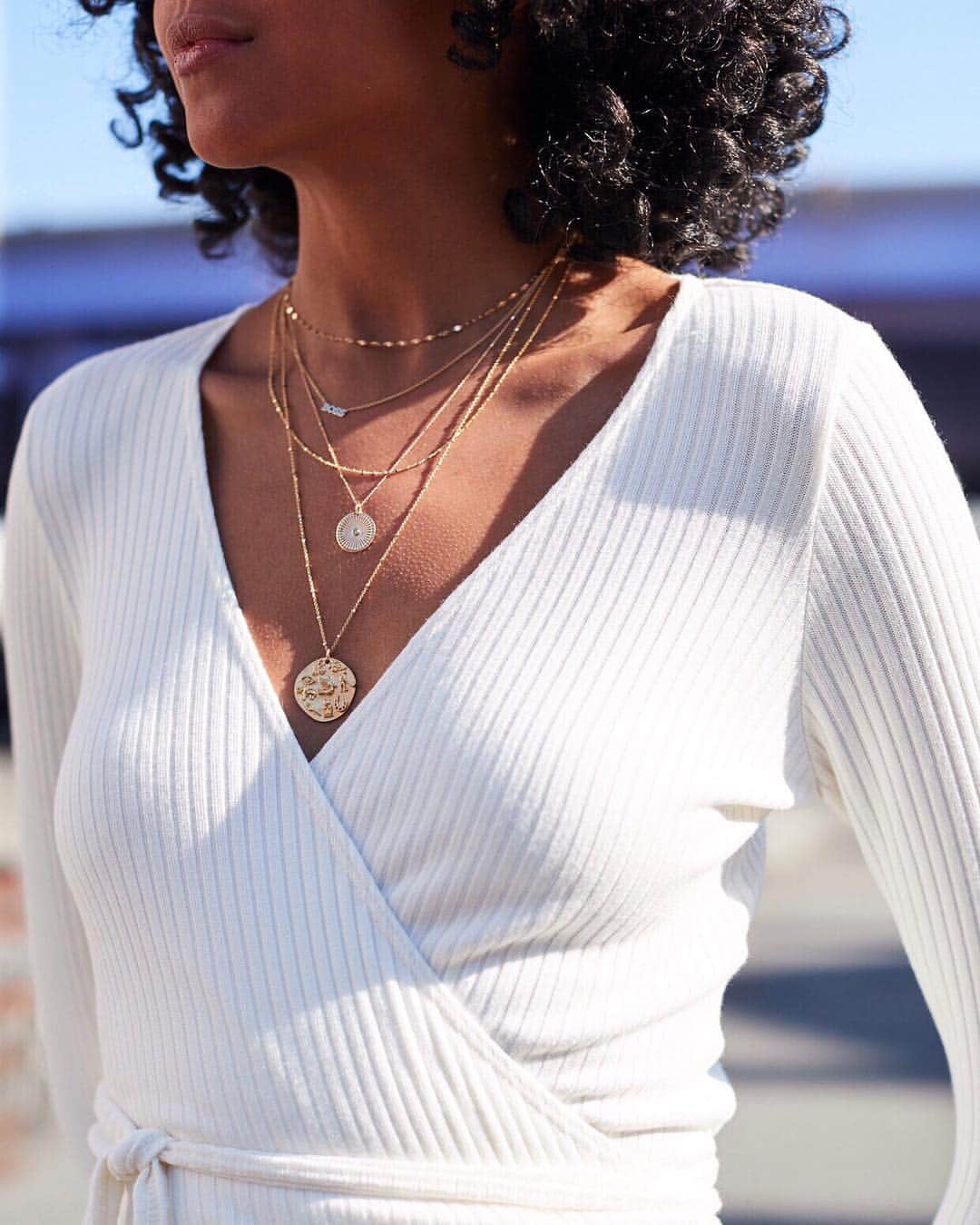 Nordstromさんのインスタグラム写真 - (NordstromInstagram)「Ladylike layering means you don't have to choose just one gold necklace ✨ #linkinbio to shop the trend.」3月30日 9時33分 - nordstrom
