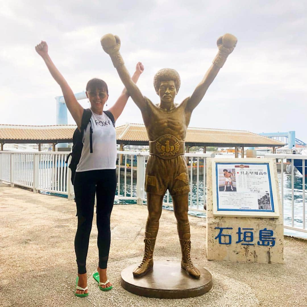 田中律子さんのインスタグラム写真 - (田中律子Instagram)「竹富島、コンドイビーチからSUPを漕いで、干潮時にしか現れない砂の島に上陸🏄‍♀️🌴🌞 もー、ここは天国か❓っていうくらい綺麗🤩✨😇 #竹富島  #コンドイビーチ  #tokaiケーブルネットワーク  #田中律子の旅するsup  #旅sup  #roxyjapan」3月30日 9時41分 - ri2kotanaka