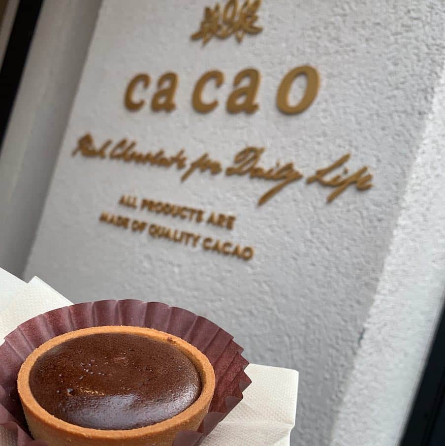 夏川愛実のインスタグラム：「ㅤㅤㅤㅤㅤㅤㅤㅤㅤㅤㅤㅤㅤ ㅤㅤㅤㅤㅤㅤㅤㅤㅤㅤㅤㅤㅤ  食べ歩き② cacao 鎌倉本店限定 フォンダンタルト💓ㅤㅤㅤㅤㅤㅤㅤㅤㅤㅤㅤ ㅤㅤㅤㅤㅤㅤㅤㅤㅤㅤㅤㅤㅤㅤㅤㅤㅤㅤㅤㅤㅤㅤ １時間ごとに焼きあがるらしくて しっかり狙ってった！🍫 ㅤㅤㅤㅤㅤㅤㅤㅤㅤㅤㅤ #鎌倉#鎌倉女子旅#小町通り #cacao#フォンダンショコラ#タルト ㅤㅤㅤㅤㅤㅤㅤㅤㅤㅤㅤ ㅤㅤㅤㅤㅤㅤㅤㅤㅤㅤㅤ」