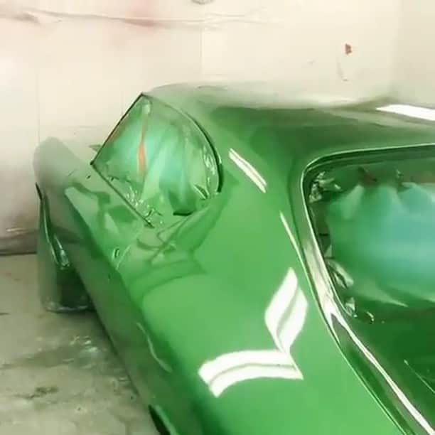 ファンクマスター・フレックスのインスタグラム：「When @cmb.collision painted my #69chevelle #ss396 !!!! Rallye Green!!!! @groundupss396 x @gillininteriors x @therealclsmooth」