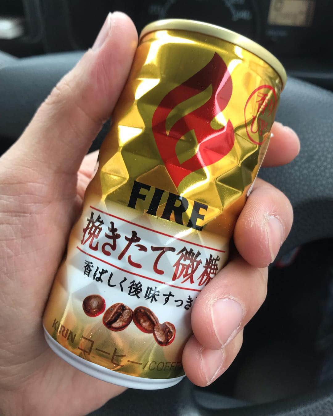 のインスタグラム：「御挨拶が遅くなりました(笑) 皆様おはようございます☆ せっかく桜の咲いた週末やのに肌寒いねぇ… お花見するコ達は防寒対策バッチリで楽しんでね♪  #靖乃 #モーニングコーヒー #コーヒーでほっと一息」