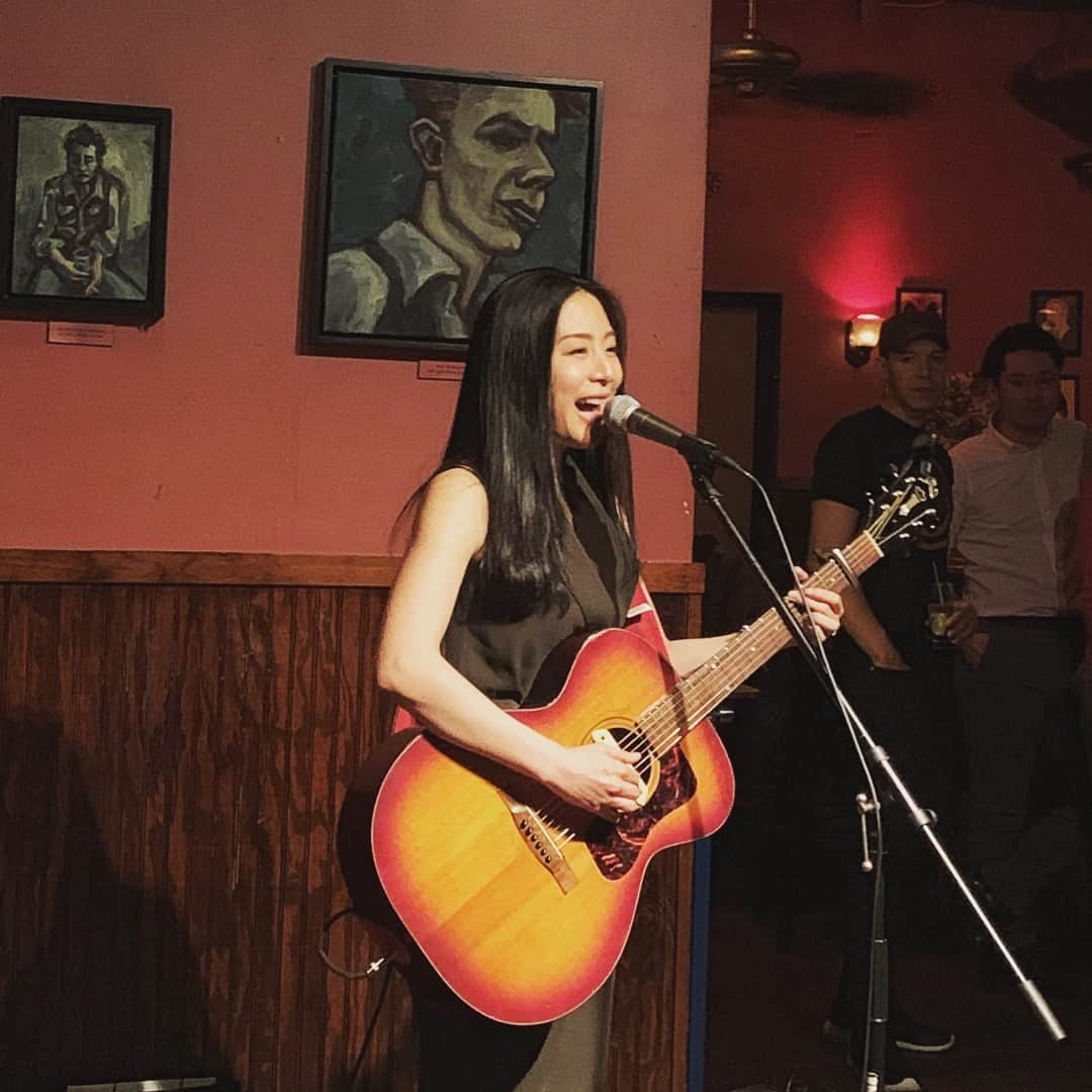 Ka-Naさんのインスタグラム写真 - (Ka-NaInstagram)「Hi guys! Thank you so much for coming to my show last night! I had an amazing time thanks to you guys as usual :D Dominie is such a great place! I love singing there :) Anyway, my next show in NY is on 4/28 at Cherry Blossom Festival at Brooklyn Botanic Garden!  Before that, I’m also gonna perform in D.C. on 4/13 at Cherry Blossom Festival!  So please come to my show if you have time!!! I’m looking forward to seeing you guys soon ;) Have a great weekend!!! 昨日のライブにお越し下さったみなさん、本当に楽しい時間をどうもありがとうございましたー(≧∀≦)/ 最高に楽しかったですー♪ また、来月のブルックリン、ワシントンD.C.の桜祭りでお会い出来るのを楽しみにしています！ 良い週末を過ごしくださーい( ´ ▽ ` )ﾉ  #ka-na#植村花菜live show#nyc#dominies#astoria#cherryblossomfestival#brooklyn#dc」3月30日 10時21分 - kanajpop