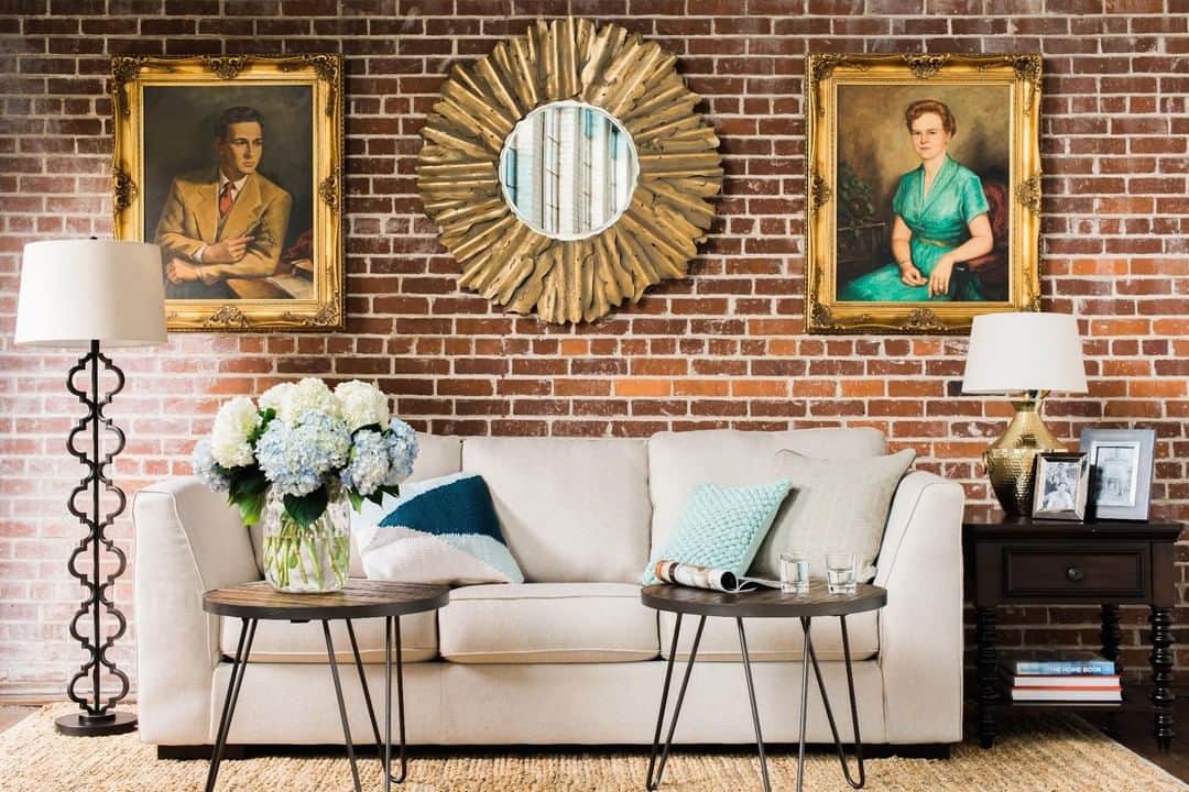 HGTVさんのインスタグラム写真 - (HGTVInstagram)「Don't sacrifice design that sparks joy just because you live in a rental. These tips will help you add style to your space while making sure you get your deposit back. 💸Tips and tricks at the link in our bio! Design by @bpatrickflynn. . . . #interiordesign #rentaldesign #decorating」3月30日 10時30分 - hgtv