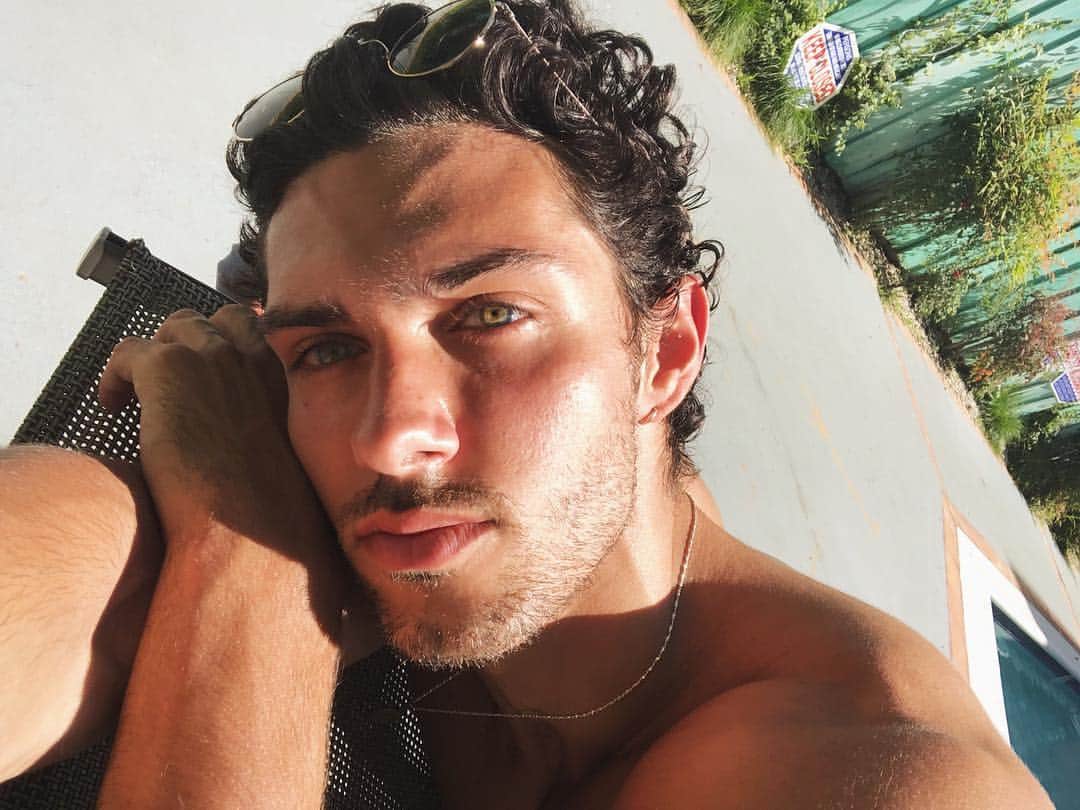 Steven Kellyのインスタグラム：「Golden Friday」