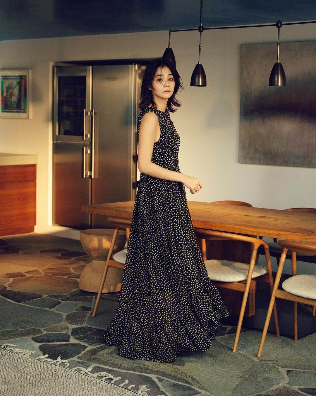 長山一樹のインスタグラム：「最新号の雑誌otona MUSEにてstyling/の撮影を担当させていただきました。 #ngympicture  @otonamuse  @stylings_official  Model @renatakeshita  Stylist @naoko.ts  Hairmake @mikako888  #otonamuse #styling #hasselblad #h6d #kazukinagayama #長山一樹」