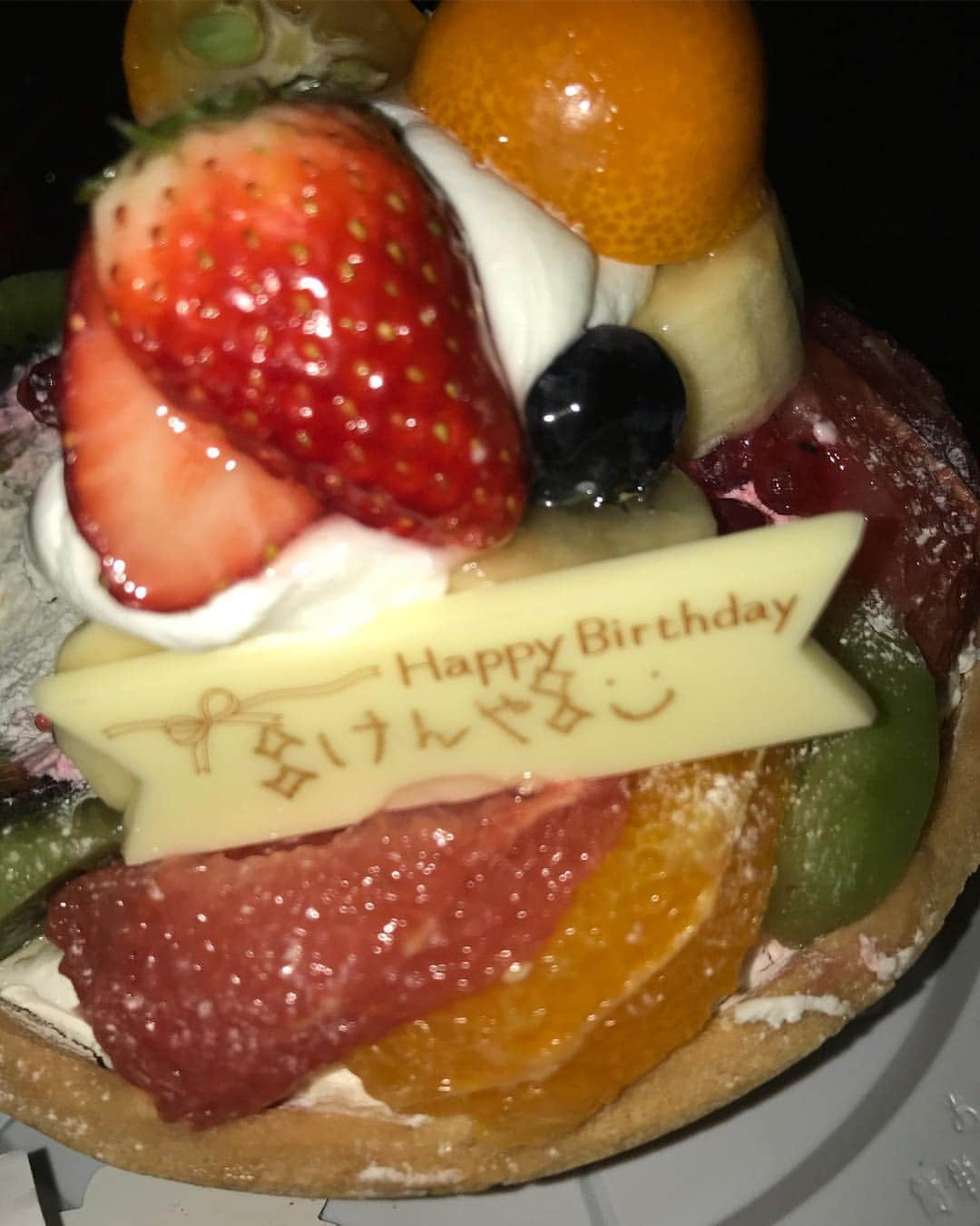 保田賢也さんのインスタグラム写真 - (保田賢也Instagram)「. 素敵な仲間たちに30歳の誕生日を祝ってもらいました‼️ 幸せです(^^) みんなありがとう 30歳頑張ります‼️ . #誕生日 #やっと30歳 #泣いたのはここだけの話 🤫 #なんで泣いたかな 笑 #シャツが2年前の誕生日と同じなのもここだけの話 🤫 #また投稿します #ご近所物語 . .  いつもDMやコメント、色んな形で応援してくれるみんなにも感謝でいっぱいです. 30歳になってもよろしくお願いします‼️. 突っ走ります👍👍👍」3月30日 10時37分 - kenya_yasuda_