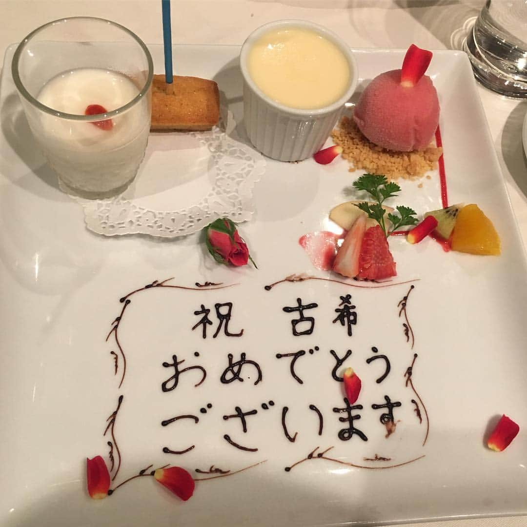 蒲生麻由さんのインスタグラム写真 - (蒲生麻由Instagram)「先日、父の古希のお祝いをしました🥂﻿ 最近はなかなか家族勢揃いする事も﻿ 少なくなりましたが、こんな時位はと、﻿ 主人や兄夫婦にも予定を合わせて﻿ もらい家族全員集合しました❣️ #古希のお祝い #父の誕生日  #家族全員集合 #美味しい中華  #familytime #mydad #love」3月30日 10時50分 - mayugamo_lamana