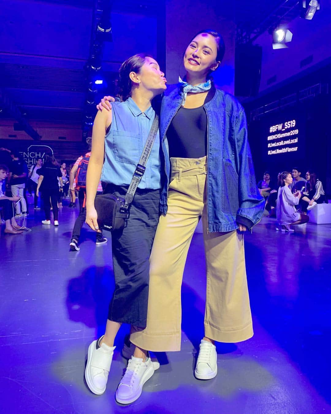 Kim Chiuさんのインスタグラム写真 - (Kim ChiuInstagram)「about yesterday!❤️ #family #rafexbench collection day 1 of bench fashion week! thank you sir @bcbench love you!!😁 nice to meet you @rafenewyork 😘 great collection indeed, check them out at the @benchtm store 👍🏻 #bfw_ss19 @rafenewyork @kjjardenil」3月30日 10時51分 - chinitaprincess
