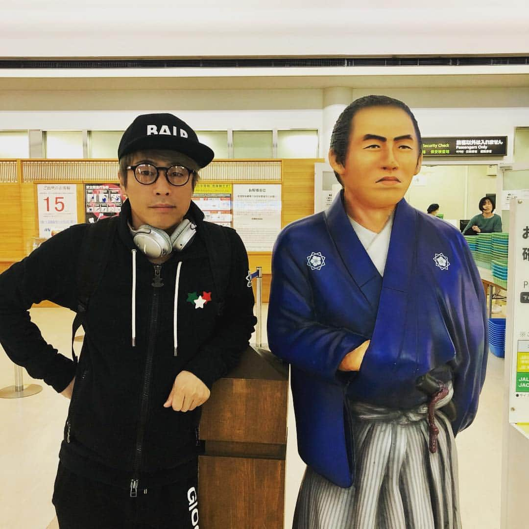 田村淳さんのインスタグラム写真 - (田村淳Instagram)「高知に行ったがぜよ 高知龍馬空港やき^_^  #高知県 #高知家 #高知龍馬空港」3月30日 10時54分 - atsushilb