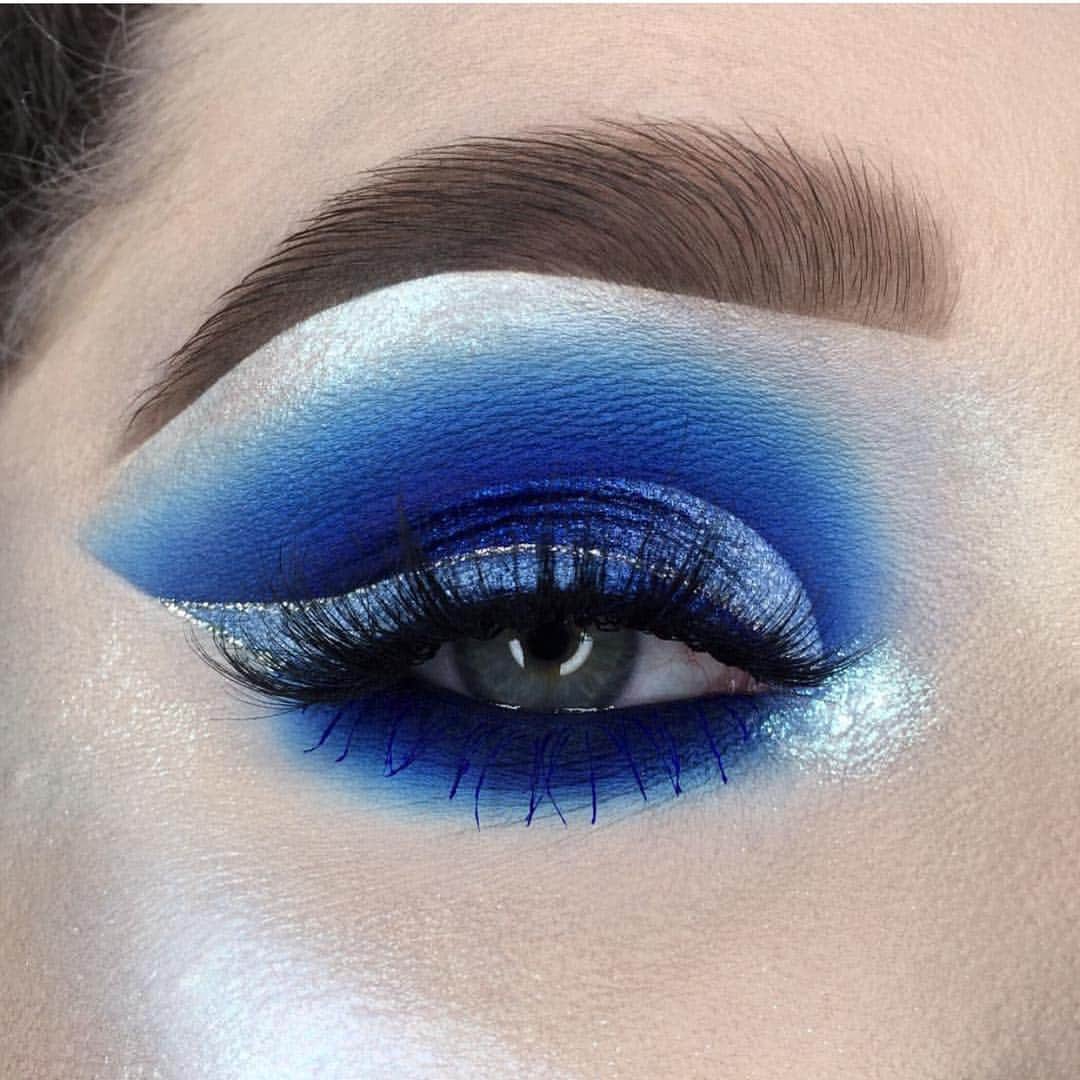 Jeffree Star Cosmeticsさんのインスタグラム写真 - (Jeffree Star CosmeticsInstagram)「SMOKEY BLUE BABY ❄️💙 Makeup Queen @httptxsha used our #BlueBlood palette for this look 💎 also used #LiquidFrost shade ‘Michigan Ice’ + #velourliquidlipstick ‘Titanic’ in the waterline 💦 #jeffreestarcosmetics #bluebloodpalette」3月30日 10時58分 - jeffreestarcosmetics