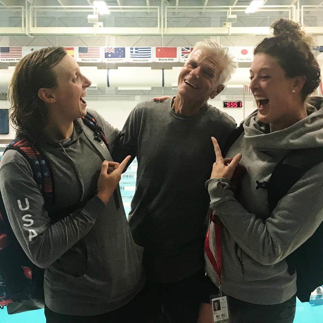 アリソン・シュミットのインスタグラム：「3️⃣ matching outfits ✌️people making me smile 🥇special birthday shoutout 🥳🎂 happy birthday @coachjackroach」