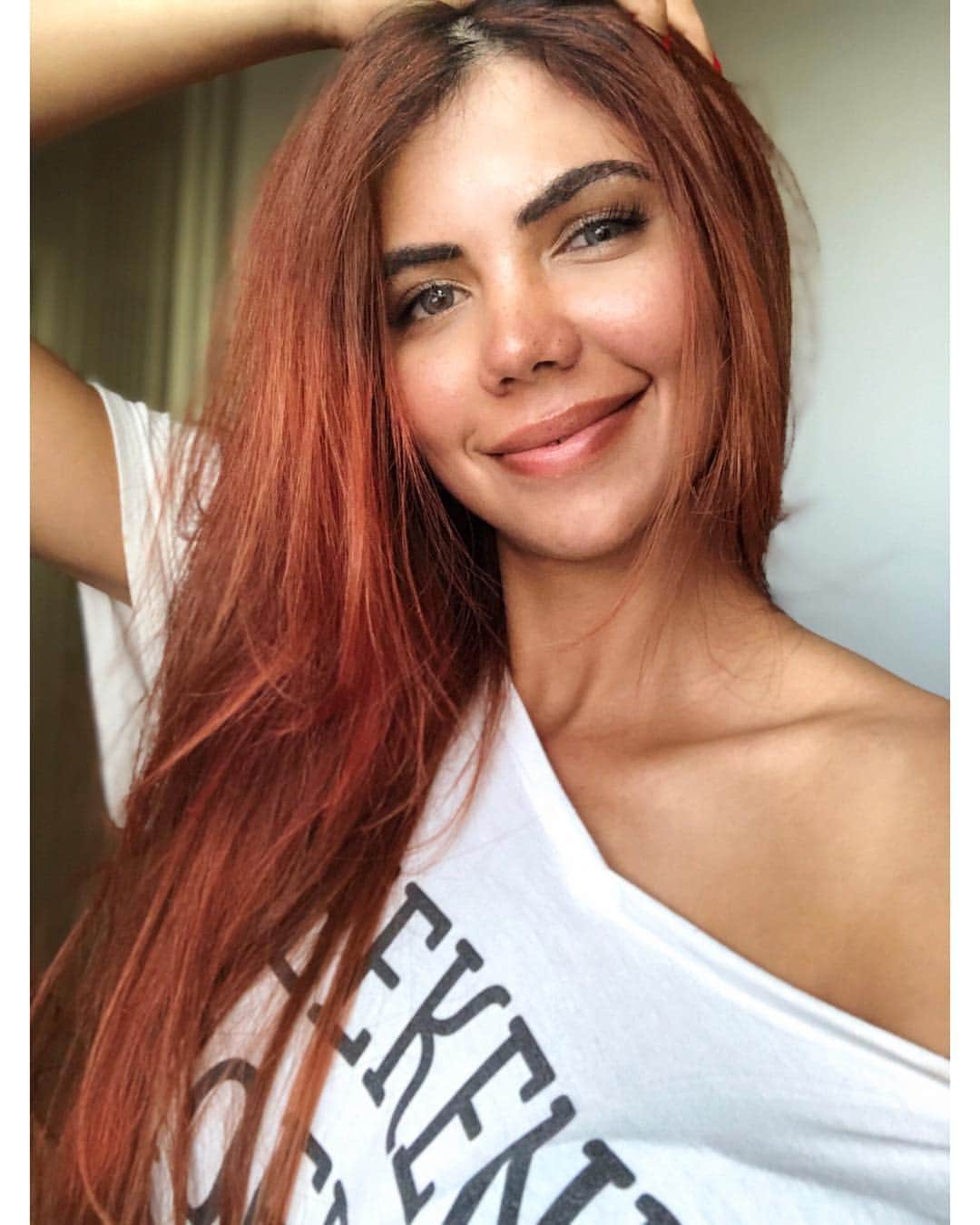 サミラ・ニコレットのインスタグラム：「Happy weekend 🤙🏻」