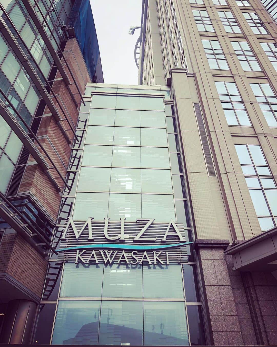 井上侑さんのインスタグラム写真 - (井上侑Instagram)「‪本日のMUZA川崎ゲートプラザライブは、3番手になりました。‬ ‪井上、13:00〜と14:30〜です。‬ ‪どうぞ、ぽかぽかな装いで。‬ ‪私は全身ヒートテックとホッカイロで完全防備にございます🙋‍♂️‬ #ビルの谷のナウシカ」3月30日 11時18分 - yuinouehappy