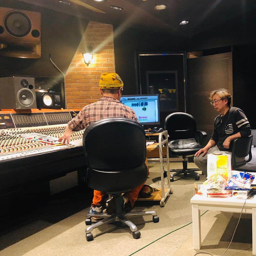 日野賢二のインスタグラム：「Last night Recording@ Izu studio ^_^夕べから伊豆スタジオで、レコーディング1日目^_^」