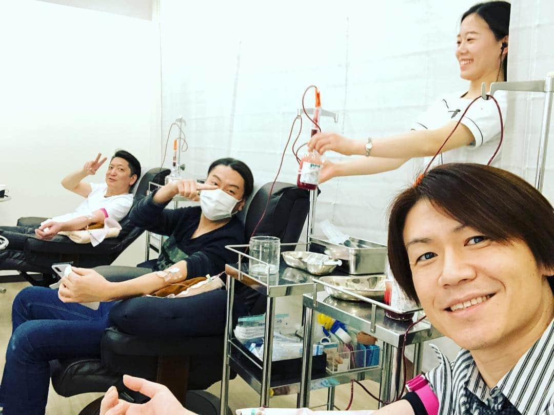 城咲仁さんのインスタグラム写真 - (城咲仁Instagram)「男3人で血液クレンジング‼️ 笑笑♪( ´▽｀) #城咲仁  #赤坂aaクリニック  #友人 #紹介 #トークしながら #血液 #談義 #リフレッシュ #楽しい #新しい #遊び」3月30日 16時57分 - shirosaki_jin_official