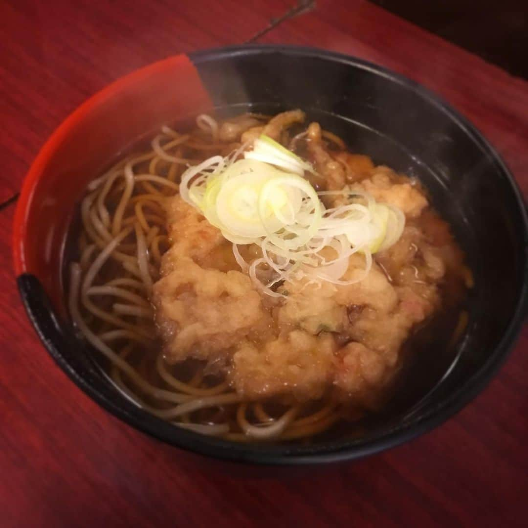 木村ひさしさんのインスタグラム写真 - (木村ひさしInstagram)「最高のおっさんの昼ごはん。 嗚呼、禰宜。  蓼科 桜エビのかき揚げそば #最高のおっさんの蕎麦  #2019チャレンジ第二弾  #Heavenご苦楽レストラン」3月30日 11時36分 - kimura.hisashi