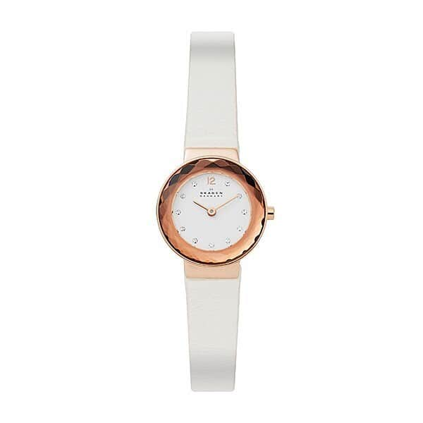 TiCTACさんのインスタグラム写真 - (TiCTACInstagram)「「SKAGEN」左・右 ¥18,000+tax 中¥20,000+tax 上品で洗練された印象の最新モデル。ファセットカットのベゼルやグリッツインデックス、光を受けて輝くディテールがフェミニンなアクセントになっています。 #skagen #スカーゲン #skagenwatch  #skagendenmark  #北欧デザイン #北欧スタイル #tictac #watch #チックタック時計店 #時計 #腕時計 #pairwatch  #ペアウォッチ #お揃いの時計 #おそろいの時計 #腕時計の贈り物  #誕生日プレゼント時計  #記念日プレゼント時計 #シンプルスタイル  #シンプルデザイン #クリスマスプレゼント時計 #時計クリスマスプレゼント #カラーアイテム #アクセントカラー #北欧時計 #チックタック長野ミドリ店  #トルク新宿ルミネエスト店 #チックタック町田東急ツインズ店」3月30日 11時30分 - tictac_press