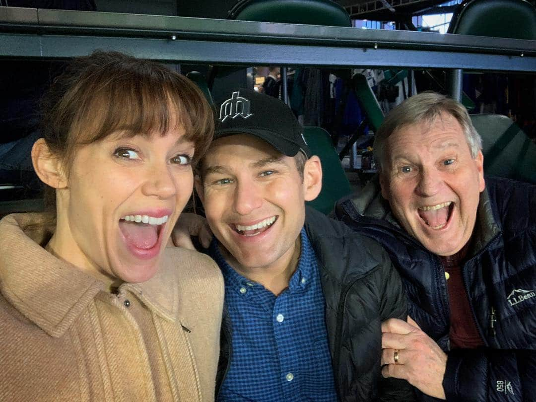 エミリー・スワローさんのインスタグラム写真 - (エミリー・スワローInstagram)「This is the face we make when the @mariners score two runs in the first inning.  #marchmadnessisnttheonlythinghappeningrightnowok #takemeouttotheballgame #mariners #redsox」3月30日 11時31分 - bigeswallz