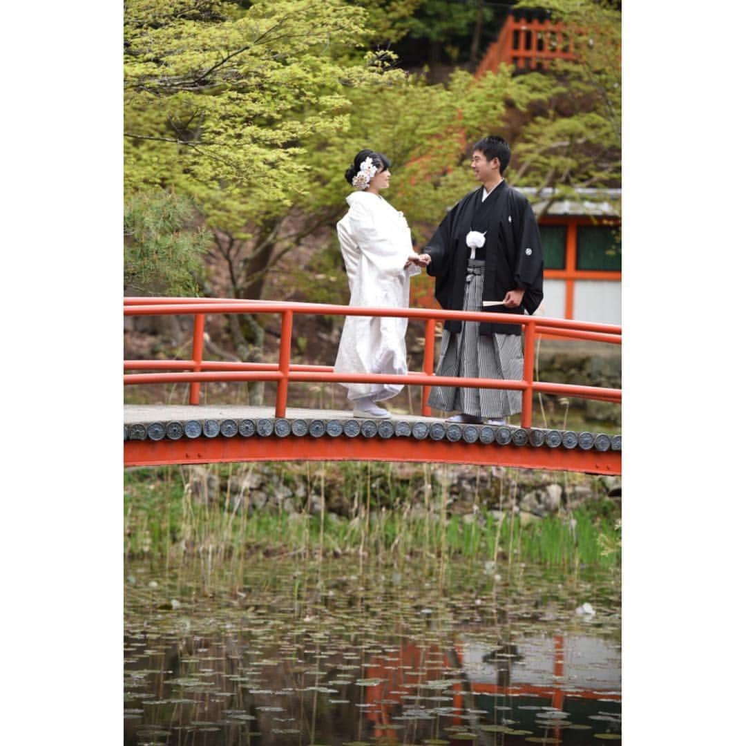 和婚スタイルさんのインスタグラム写真 - (和婚スタイルInstagram)「. #大原野神社 朱色が美しく風情を感じる大原野神社で晴れやかな夫婦の始まりの日を….·˖*✩⡱ @wakonstyle  #和婚スタイル  #神社婚 #和婚 #和装 #色打掛  #白無垢 #綿帽子 #ウェディングフォト #ブライダルフォト #ロケーションフォト #前撮り #和装ヘアスタイル #プレ花嫁 #神前式 #関西花嫁 #関東花嫁 #九州花嫁 #神前式挙式 #結婚式 #ウェディング #ロケーション撮影  #2018冬婚 #2019春婚 #2019夏婚 #2019秋婚 #2019冬婚 #日本中のプレ花嫁さんと繋がりたい #weddingphotography #和装ヘアスタイル #和装コーディネート」3月30日 11時33分 - wakonstyle