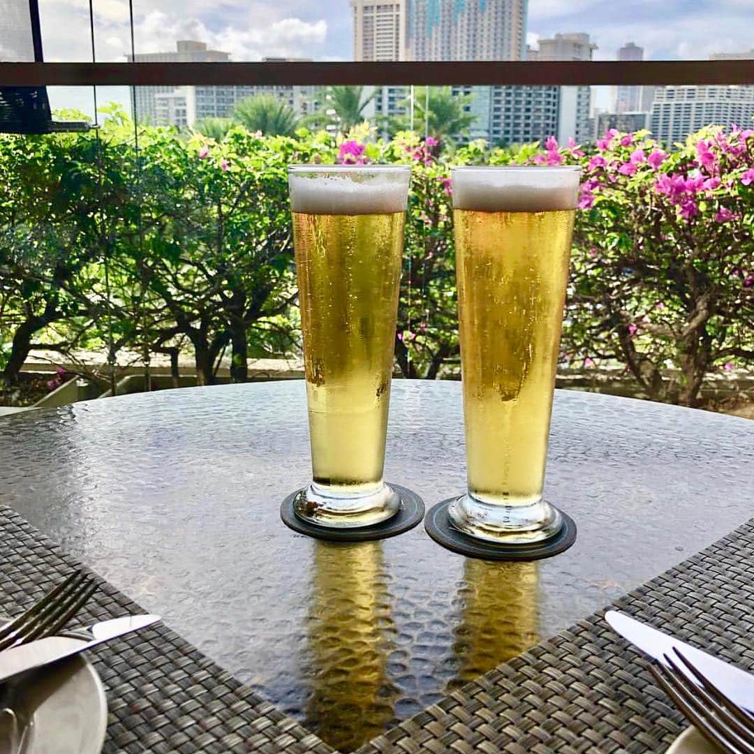 Trump Waikikiさんのインスタグラム写真 - (Trump WaikikiInstagram)「What to do on a warm tropical day? Join us at Wai‘olu Ocean Cuisine for Sunset Happy Hour ‪from 3pm to 6pm‬. Also visit us for Late Night Happy Hour and enjoy 50% off sushi and various drink and menu item specials ‪from 9pm to 11pm‬. Live entertainment every Thursday, Friday and Saturday night.#trumpwaikiki #waioluoceancuisine#happyhour #happyhourwaikiki#seafoodrestaurantwaikiki #sushi#sushibar 📷: @shu.asa」3月30日 11時33分 - trumpwaikiki