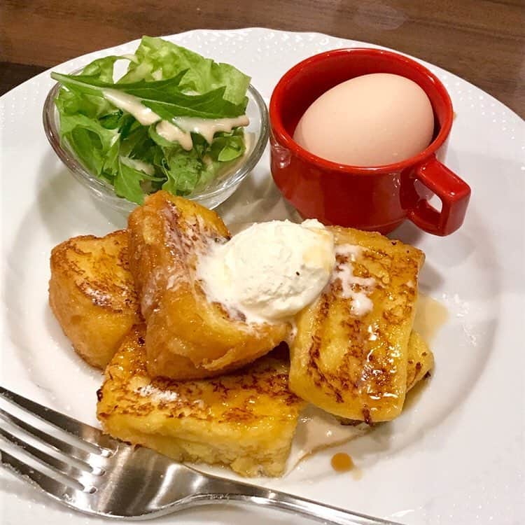 有限会社マルヒロさんのインスタグラム写真 - (有限会社マルヒロInstagram)「もうすぐお昼🍽  ゆで卵と、メープルシロップがかかったフレンチトーストに、バターホイップが染み込んで美味しいー🤤🤤⠀ ⁣⠀⁣⠀⠀ 今日は近くで春の陶器祭り桜陶祭も開催中🌸🌸 本日も直営店17時までオープンしております！⁣⠀⠀ ⁣⠀⠀ ⠀ ⠀ ⠀ #マルヒロ⠀⠀⁣⠀⁣⠀⁣⠀⁣⠀⁣⠀⁣⠀⁣⠀⁣⠀⁣⠀⠀ #マルヒロ直営店⁣⠀⁣⠀⠀ #まるひろ⁣⠀⁣⠀⁣⠀⁣⠀⁣⠀⁣⠀⁣⠀⁣⠀⁣⠀⠀ #maruhiro⠀⠀⁣⠀⁣⠀⁣⠀⁣⠀⁣⠀⁣⠀⁣⠀⁣⠀⁣⠀⠀ #HASAMI⠀⠀⁣⠀⁣⠀⁣⠀⁣⠀⁣⠀⁣⠀⁣⠀⁣⠀⁣⠀⠀ #BARBAR⁣⠀⁣⠀⁣⠀⠀⁣⠀⁣⠀⁣⠀⁣⠀⁣⠀⁣⠀⠀ #波佐見焼⠀⠀⁣⠀⁣⠀⁣⠀⁣⠀⁣⠀⁣⠀⁣⠀⁣⠀⁣⠀⠀ #波佐見町⠀⠀⁣⠀⁣⠀⁣⠀⁣⠀⁣⠀⁣⠀⁣⠀⁣⠀⁣⠀⠀ #やきもの⠀⠀⁣⠀⁣⠀⁣⠀⁣⠀⁣⠀⁣⠀⁣⠀⁣⠀⁣⠀⠀ #うつわ⁣#器⠀⠀⁣⠀⁣⠀⁣⠀⁣⠀⁣⠀⁣⠀⁣⠀⁣⠀⁣⠀⠀ #焼き物⠀⠀⁣⠀⁣⠀⁣⠀⁣⠀⁣⠀⁣⠀⁣⠀⁣⠀⁣⠀⠀ #はさみやき⁣⠀⁣⠀⁣⠀⁣⠀⁣⠀⁣⠀⁣⠀⁣⠀⁣⠀⠀ #暮らし⠀⁣⠀⁣⠀⁣⠀⁣⠀⁣⠀⁣⠀⁣⠀⁣⠀⁣⠀⁣⠀⁣⠀⠀ #ランチ #プレゼント⠀⁣⠀⁣⠀⠀ #引き出物⁣⠀⁣⠀⁣⠀⠀ #フレンチトースト⠀⁣⠀⁣⠀⁣⠀⁣⠀⁣⠀⁣⠀⁣⠀⁣⠀⁣⠀⠀ #バターホイップ⁣⠀⁣⠀⁣⠀⁣⠀⁣⠀⁣⠀⁣⠀⁣⠀⁣⠀⠀ #新生活⁣⠀⁣⠀⁣⠀⁣⠀⁣⠀⁣⠀⁣⠀⁣⠀⠀ #テーブルウェア⁣⠀⠀⁣⠀⁣⠀⁣⠀⁣⠀⁣⠀⁣⠀⁣⠀⠀ #食卓⁣⠀⁣⠀⁣⠀⁣⠀⁣⠀⁣⠀⁣⠀⁣⠀⠀ #食器⁣⠀⁣⠀⁣⠀⁣⠀⁣⠀⁣⠀⁣⠀⁣⠀⠀ #gift⠀⠀⁣⠀⁣⠀⁣⠀⁣⠀⁣⠀⁣⠀⁣⠀⁣⠀⁣⠀⠀ #porcelain⠀⠀⁣⠀⁣⠀⁣⠀⁣⠀⁣⠀⁣⠀⁣⠀⁣⠀⁣⠀⠀ #ceramics⁣⠀⁣⠀⁣⠀⁣⠀⁣⠀⁣⠀⁣⠀⁣⠀⠀ #tableware⁣⠀⁣⠀⁣⠀⁣⠀⁣⠀⁣⠀⁣⠀⁣⠀⠀ #plate⁣⠀⁣⠀⁣⠀⁣⠀⁣⠀⁣⠀⁣⠀⁣⠀⠀ #pottery⠀⁣⠀⁣⠀⁣⠀⁣⠀」3月30日 11時48分 - maruhiro.hasami