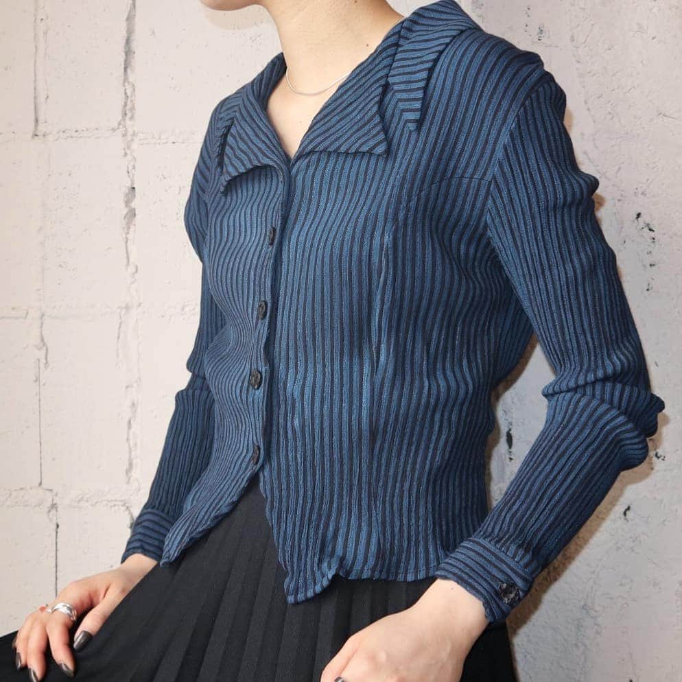 吉祥寺 古着屋 Orfeoのインスタグラム：「Vintage Stripe Blouse  #Orfeo #Kichijoji #Tokyo #vintage #used #fashion #coodinate #outfits  掲載商品のお問い合わせはメールにて承っております。コメント、DMでのお問い合わせは受け付けておりませんのでご了承ください。」