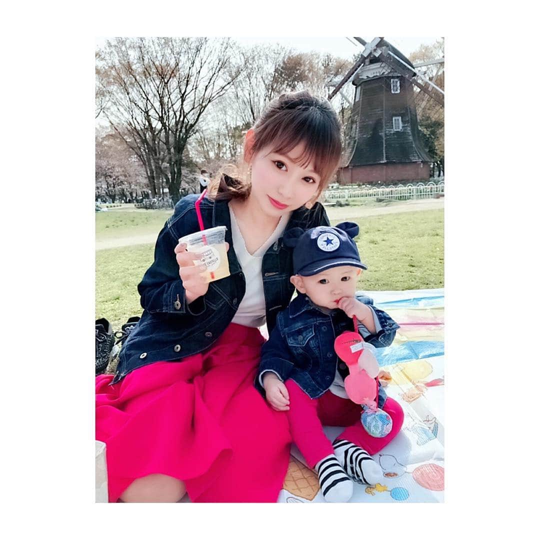 のインスタグラム：「天使とお揃いコーデで お花見デート👼🌸 #リンクコーデ #お揃いコーデ #天使とデート #ちっちゃな彼氏 #名城公園 #ピクニック #お花見 #ベビスタグラム #インスタベビー #ig_baby #キッズレート #キッズフォト #ベビーフォト #子供写真 #赤ちゃん写真」