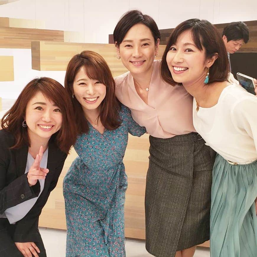 酒井千佳さんのインスタグラム写真 - (酒井千佳Instagram)「* プライムニュースイブニング最終回でした。  キャスターのみなさんも スタッフのみなさんも とても優しくてあたたかくて 本当に大好きな番組でした。  いつも明るく楽しく そして力強く支えてくださった 倉田さん島田さんと もうご一緒できないと思うと寂しくて 番組終了後に大号泣しちゃいました笑。  一年間見てくださったみなさま どうもありがとうございました。  来週からはLive News it 引き続き頑張って参ります。  今後もフジテレビの夕方をよろしくお願いいたします。  #最終回 #プライムニュースイブニング  #フジテレビ  #livenewsit」3月30日 12時08分 - sakaichikaaaa