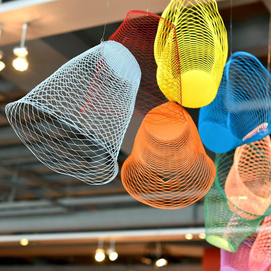 LIVING MOTIFさんのインスタグラム写真 - (LIVING MOTIFInstagram)「. 空気の器 24 COLOURS 空気を包みこむように、かたちを自由に変えられる紙の器。 . 24 COLORSは、竹尾の紙「NTラシャ」120色より、空気の器を広げた時に特に美しい色合いを24色選定。折り紙や画用紙のように絵を描いたり、自由に形を作ってみましょう。器を重ねることでも、幻想的な造形や色合いも生まれます。 . www.livingmotif.com #livingmotif #リビングモティーフ #store #roppongi #tokyo #interior #interiordecoration #空気の器 #airvase #ntラシャ #かみの工作所 #福永紙工 #竹尾 #takeopaper」3月30日 12時08分 - livingmotif
